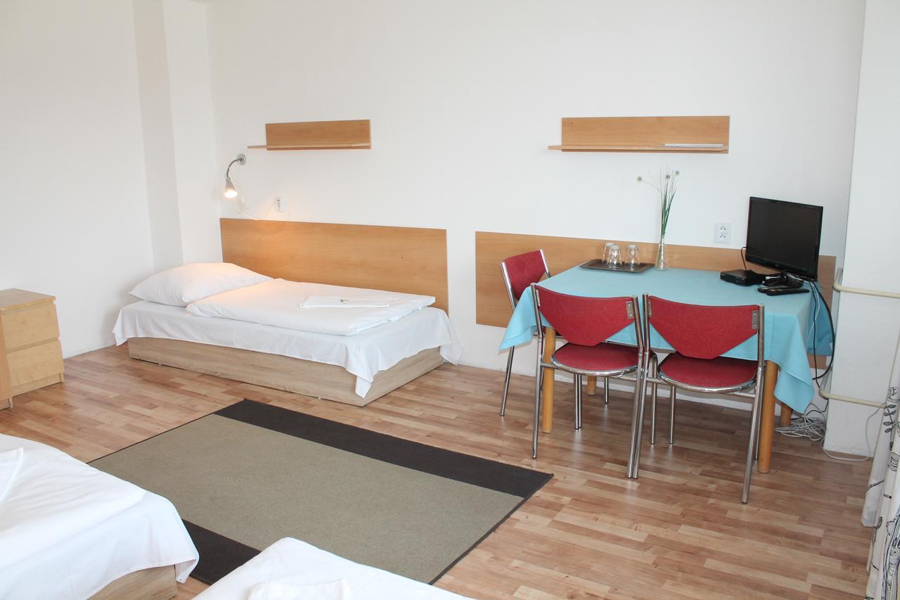 Hostel Turist Zvolen Bagian luar foto