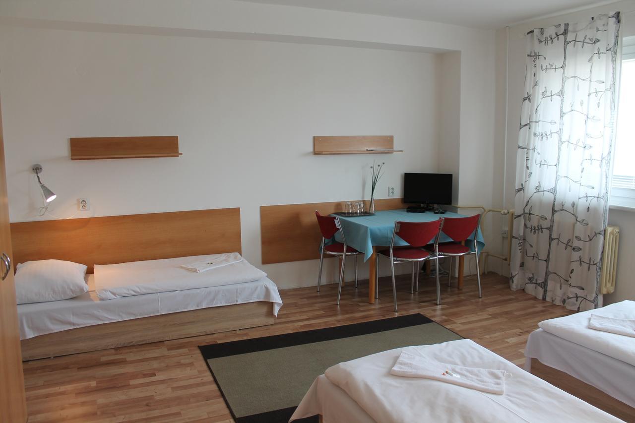 Hostel Turist Zvolen Bagian luar foto